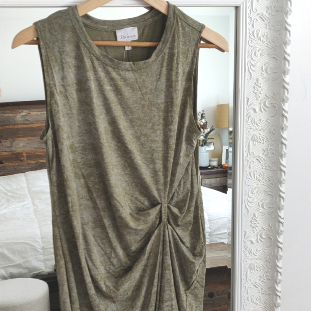 🆕 Draped knit boutique dress - Picture 4 of 11